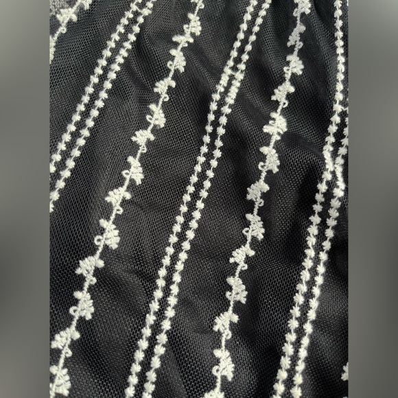 ALTARD STATE | W + B Crochet + Lace top - Picture 2 of 6